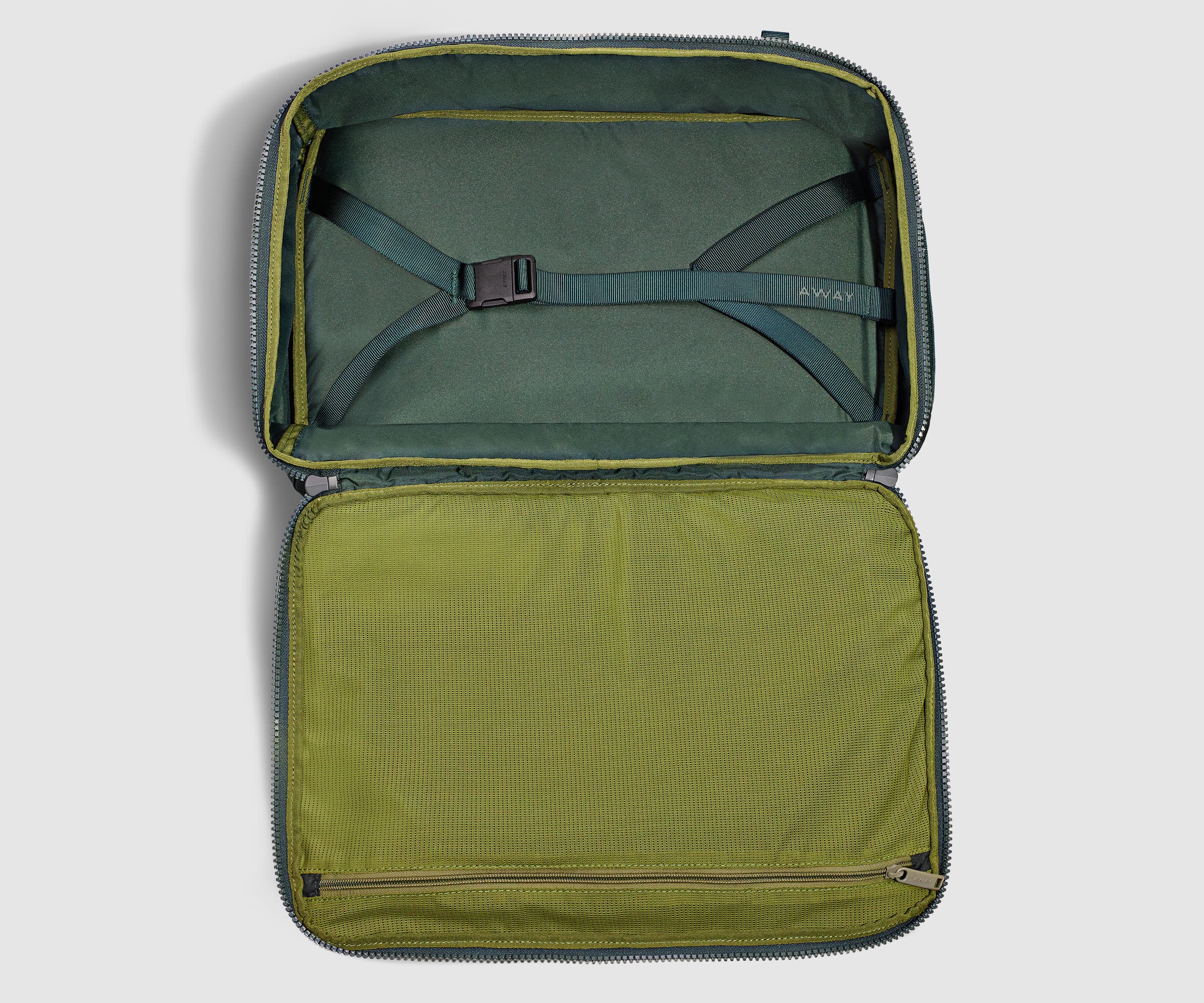 Active Convertible Backpack 25L in Forest Green - Image 6