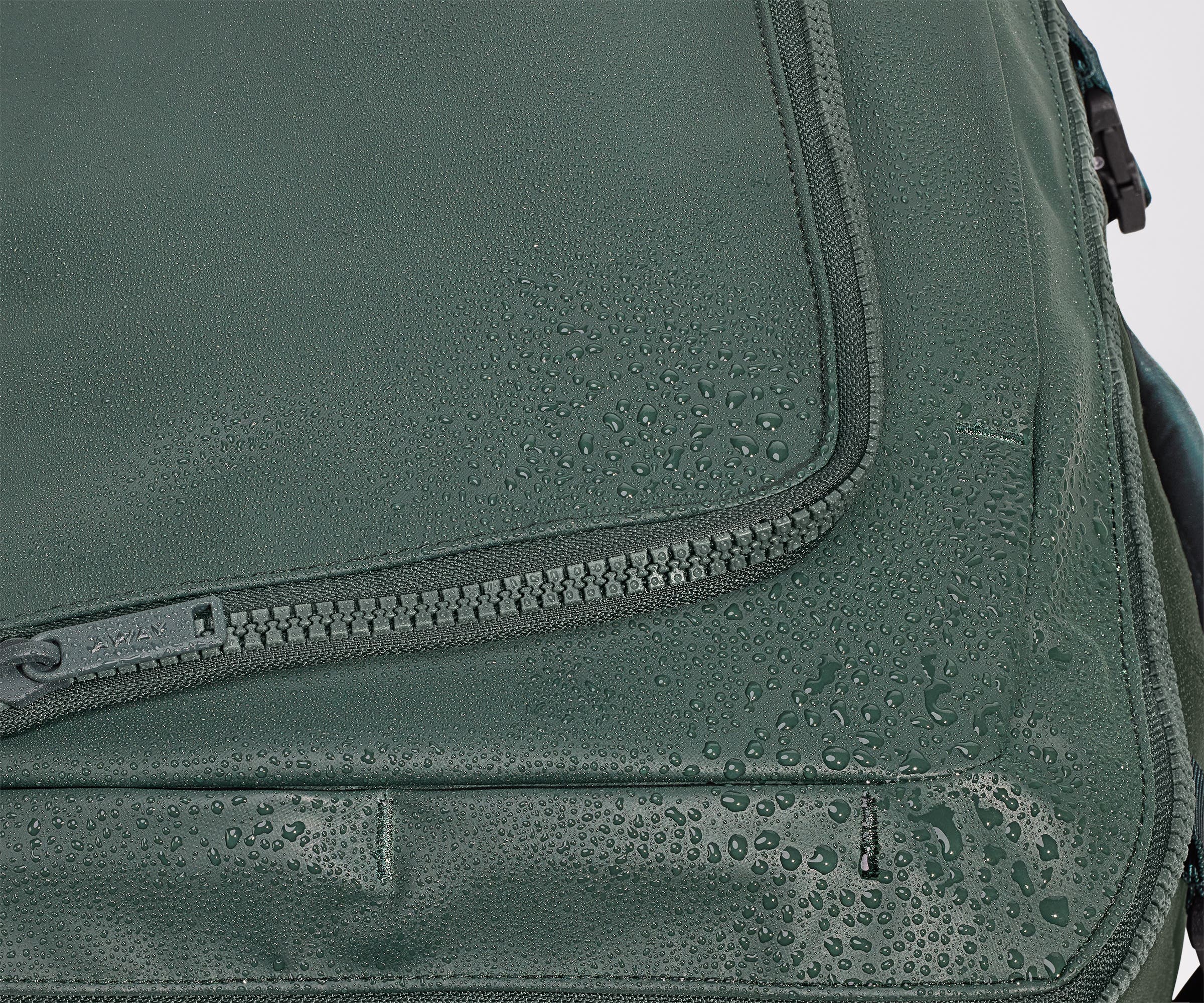 Active Convertible Backpack 25L in Forest Green - Image 8