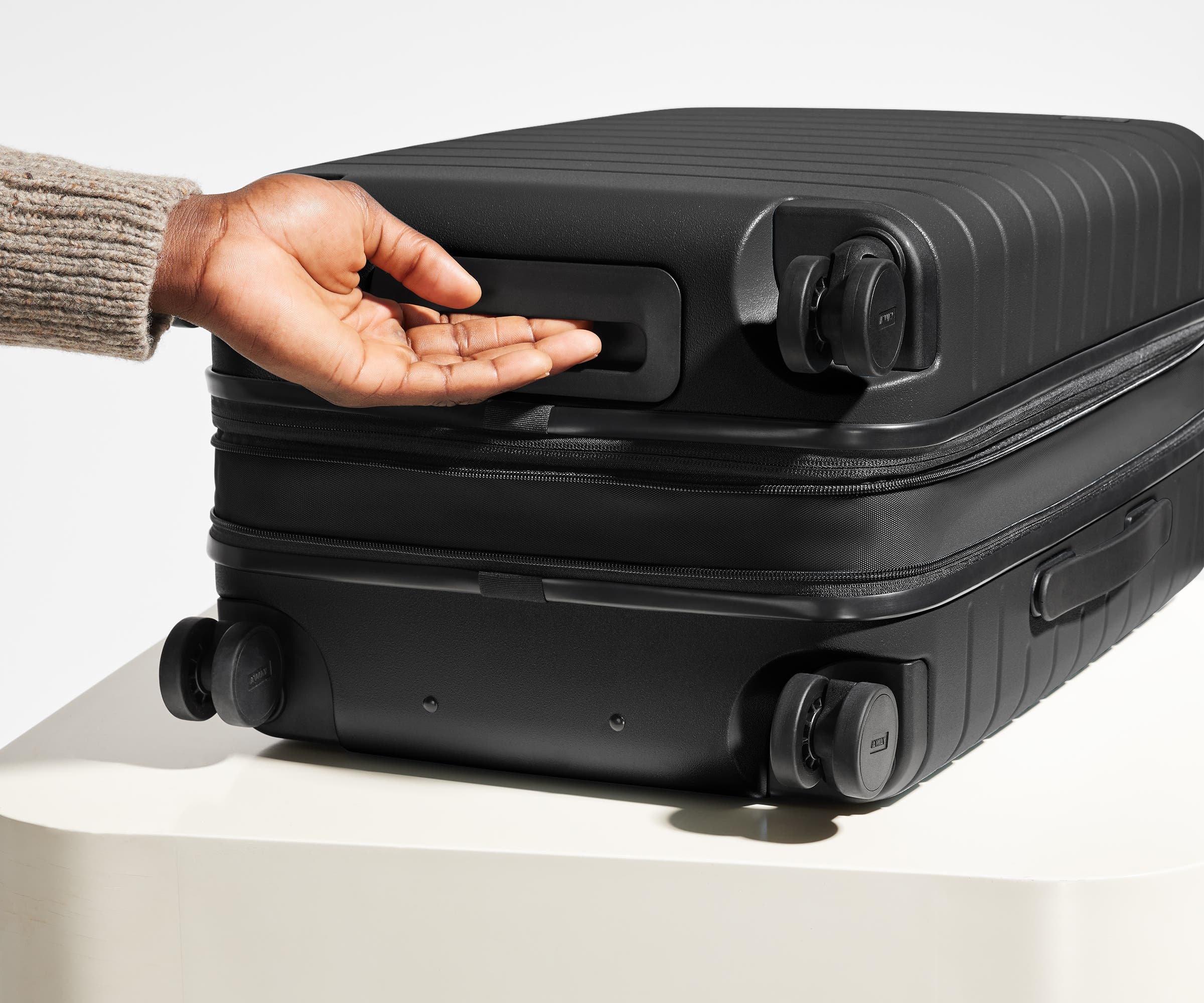 The Carry-On Flex in Jet Black - Image 7
