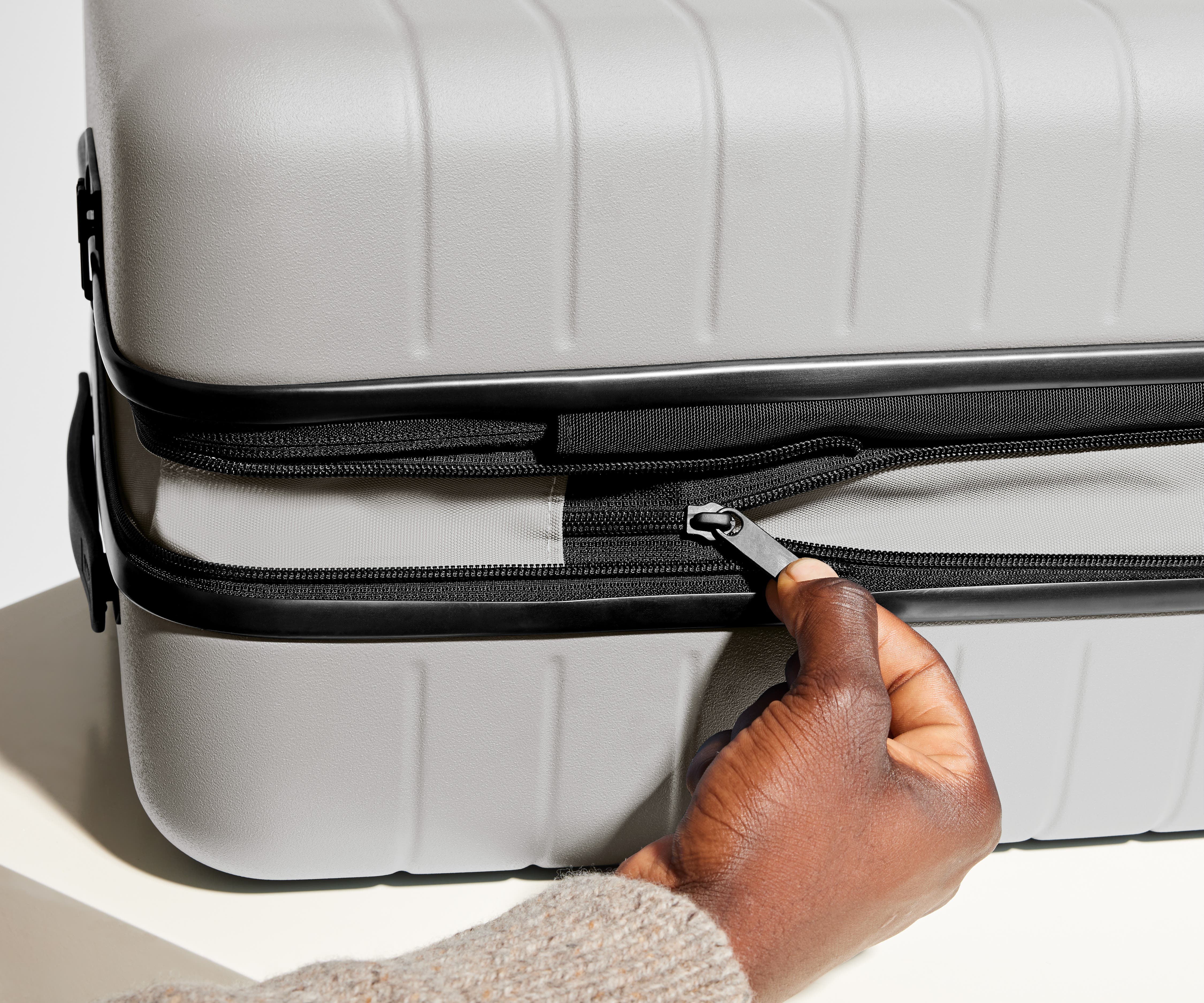 The Bigger Carry-On Flex in Cloud Gray - Image 5