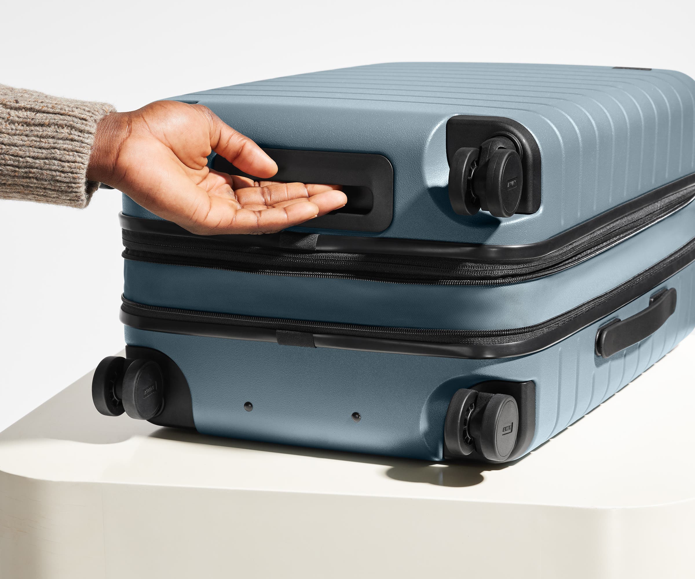 The Bigger Carry-On Flex in Coast Blue - Image 7