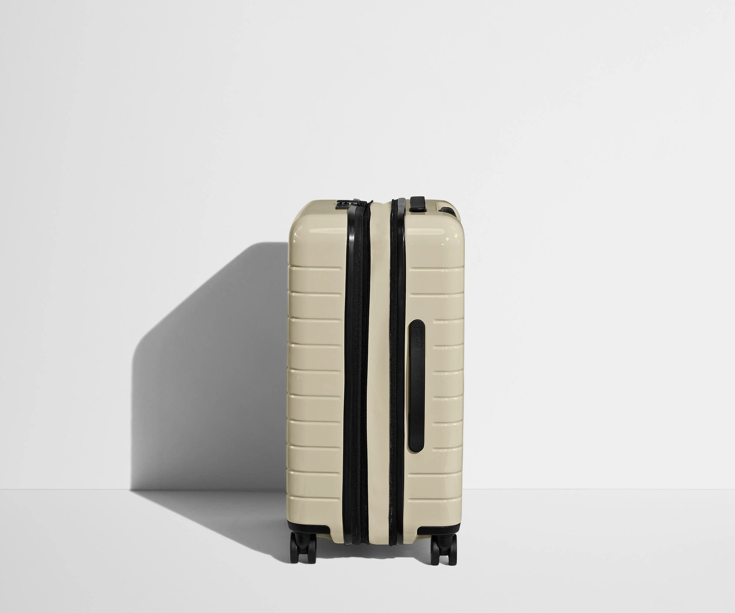 The Bigger Carry-On Flex in Salt White (Gloss) - Image 3