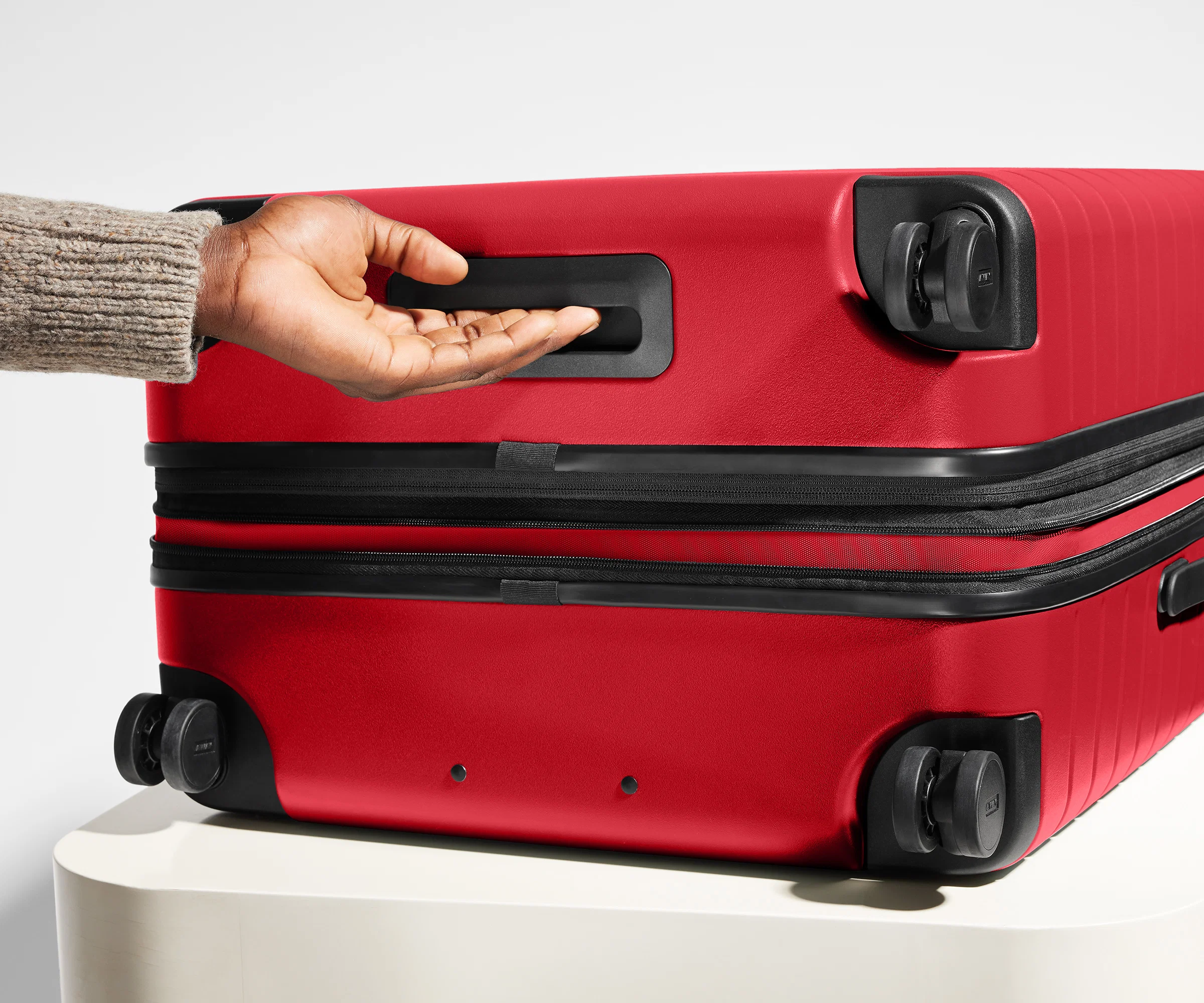 The Large Flex in Cherry Red - Image 6