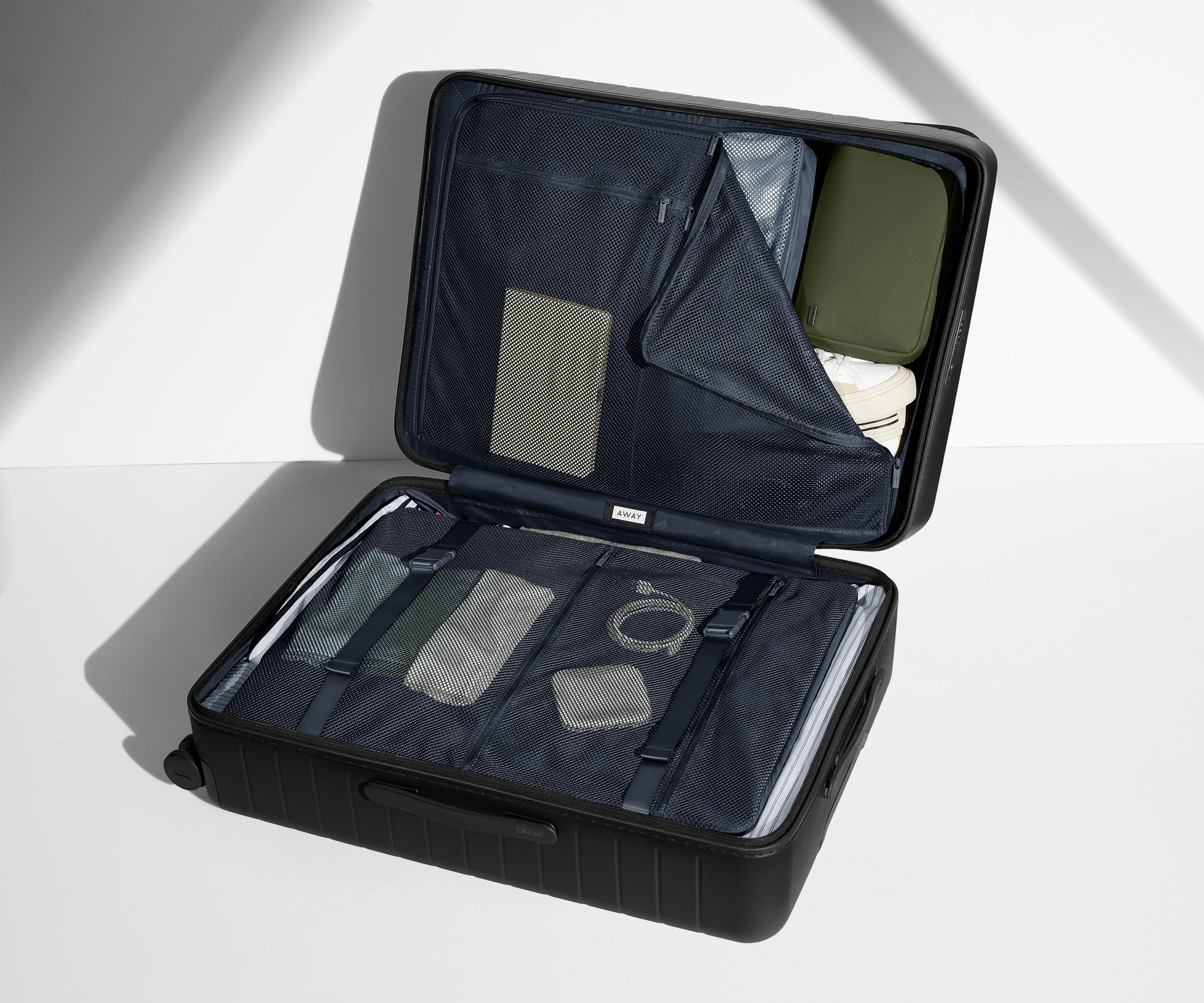 The Medium in Jet Black - Image 4