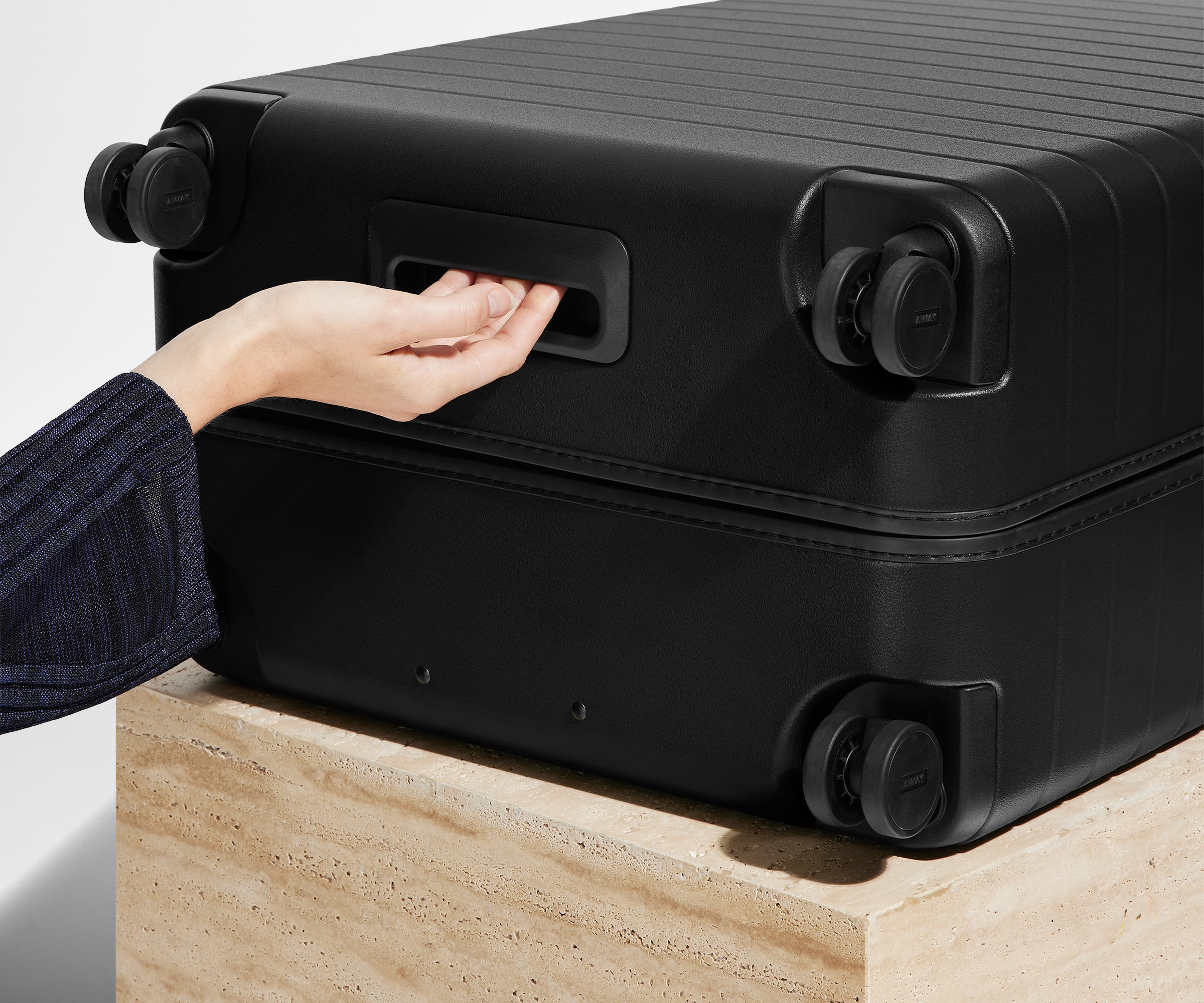 The Medium in Jet Black - Image 5