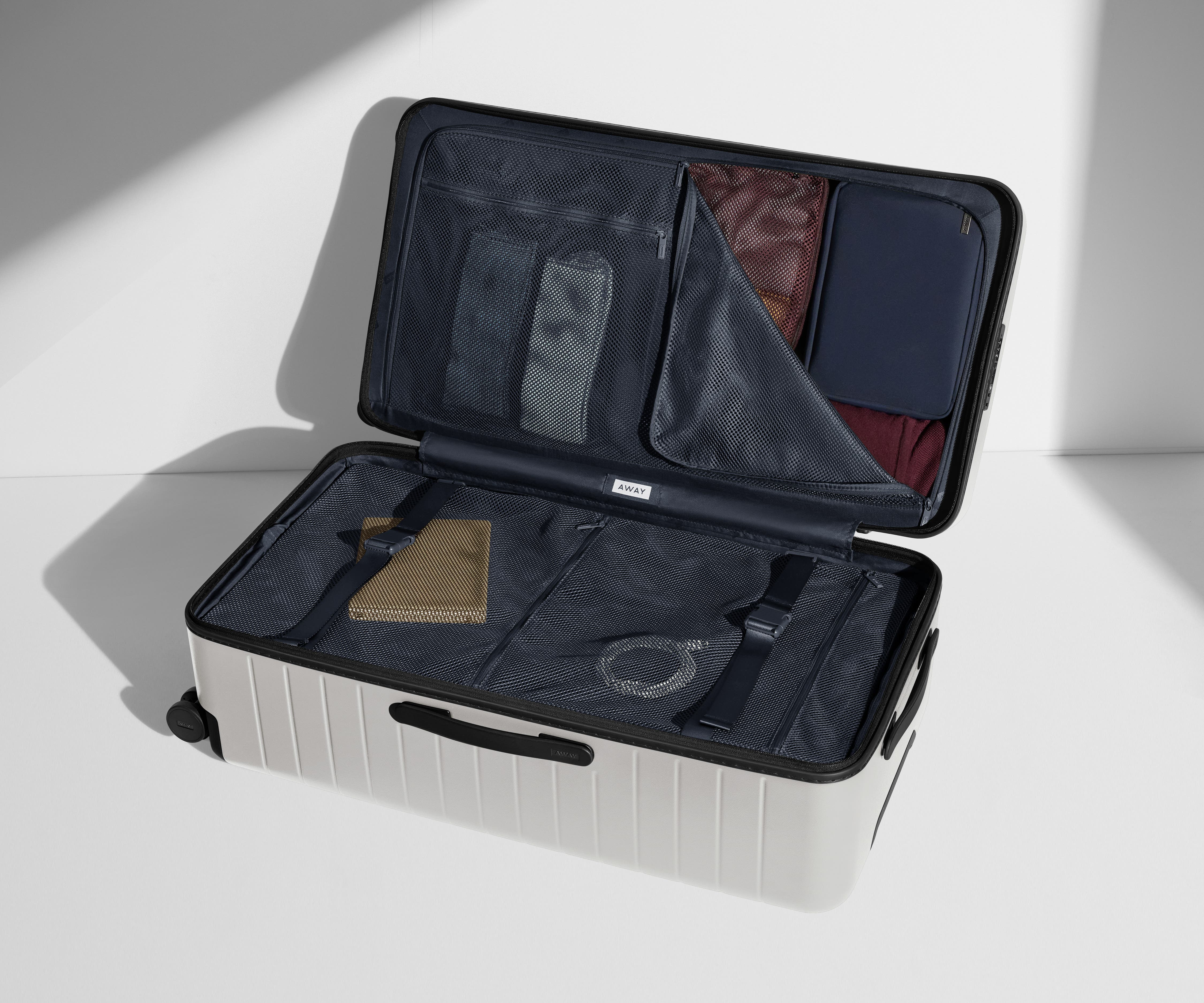 The Trunk in Cloud Gray - Image 5