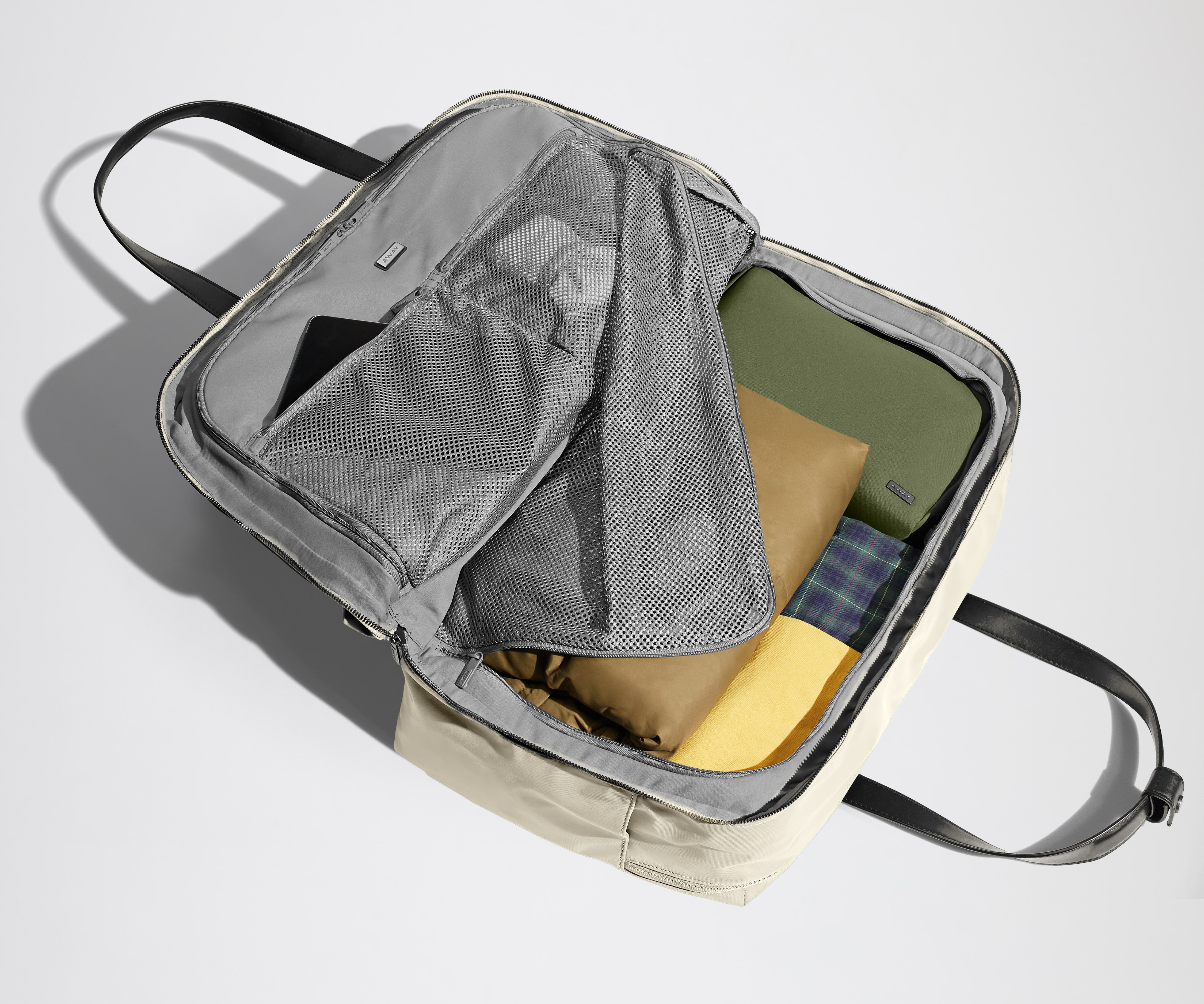 The Weekender in Salt White - Image 3